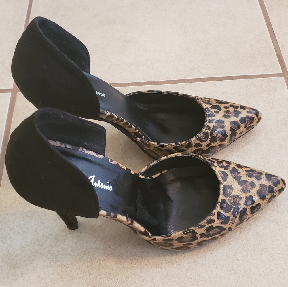 Leopard and black pump size 9